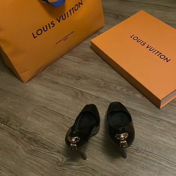Louis Vuitton heels - Picture 4 of 9